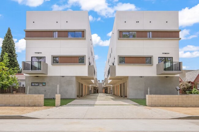 Foto del edificio - 11010 Hortense St