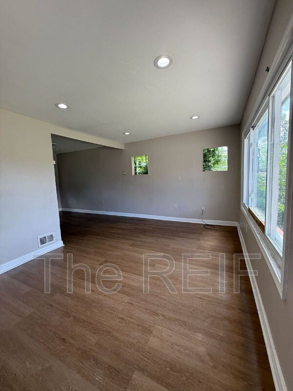 Building Photo - 14732 Woodmont Ave