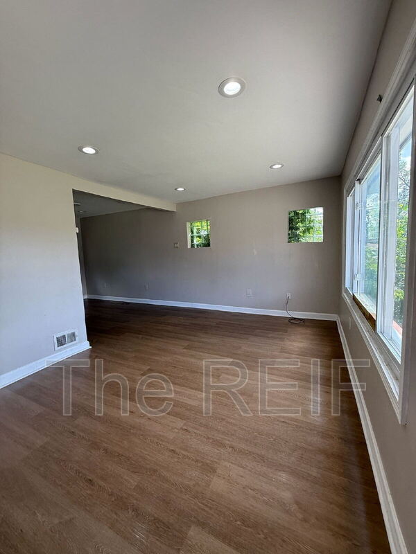Foto del edificio - 14732 Woodmont Ave