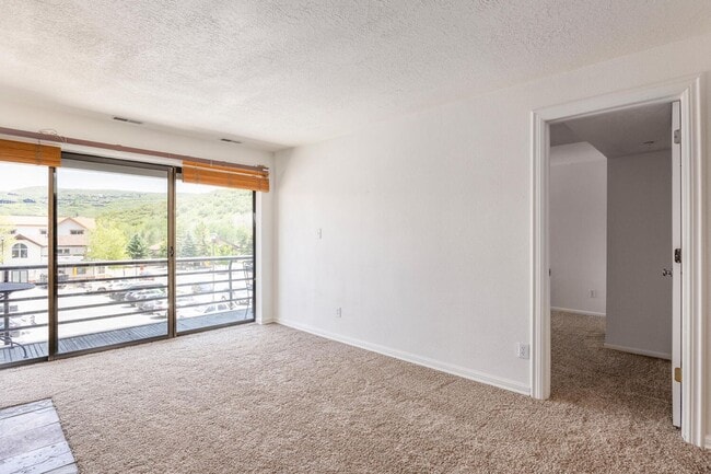 Foto del edificio - Conveniently Located Condo in Prospector S...