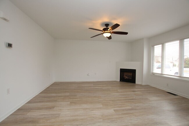 Building Photo - Updated 3Bed 3Bath Townhouse in Plantation East