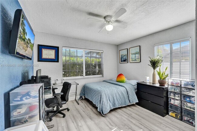 Building Photo - 2826 Dewey St