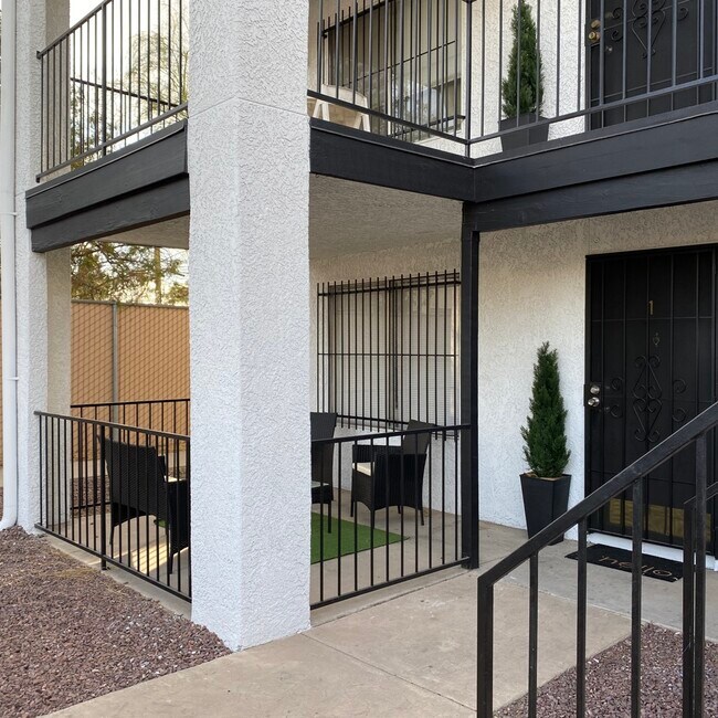 Front Entry - 1125 N 7th Ave