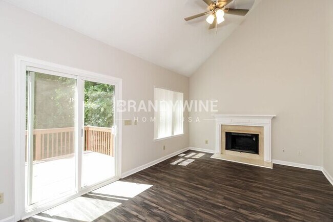 Building Photo - Immediate Move In
