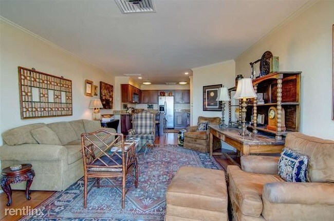 Building Photo - 1 br, 1 bath  - 655 S Riverside Dr Apt 405A