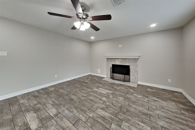 Building Photo - 2603 Hidden Garden Dr