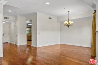 Foto del edificio - 1050 N Edinburgh Ave