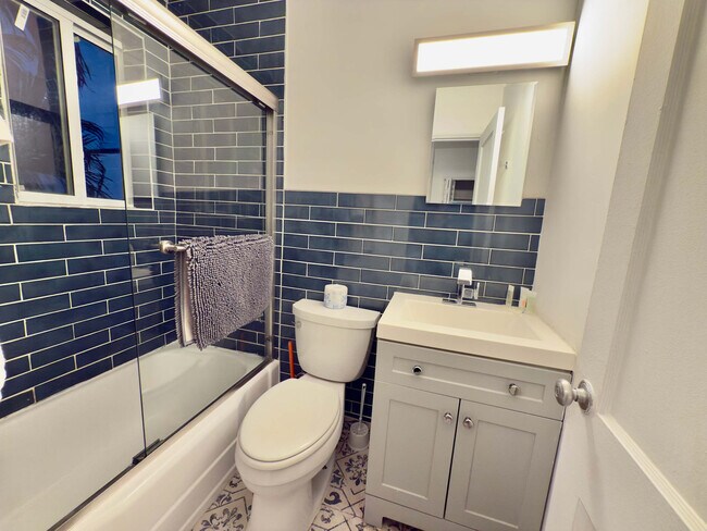 Foto del edificio - 329 Madison St