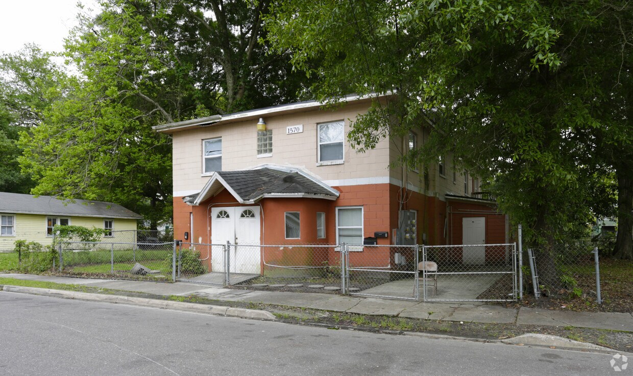 Building Photo - 1570 Mcconihe St
