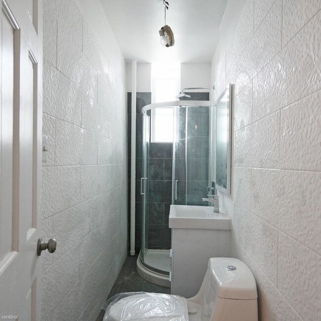 Building Photo - 155 Bleecker St
