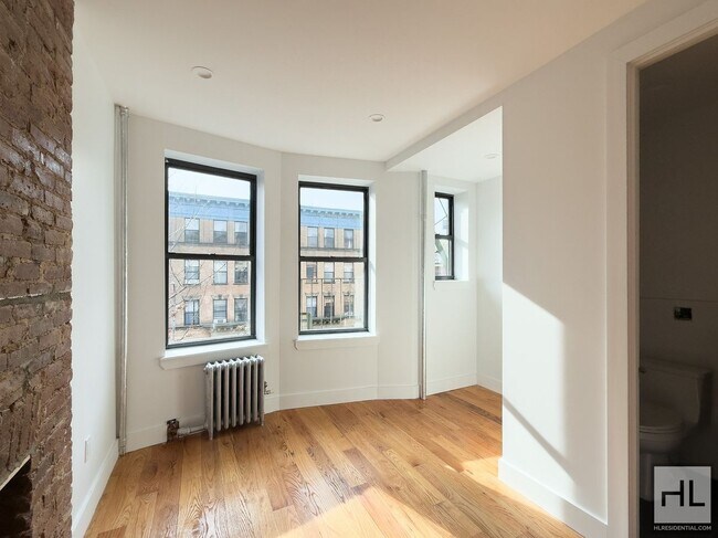 Building Photo - PROSPECT PLACE / Spacious Crown Heights Renovated 3-Bed 2-Bath / No Fee