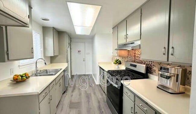 Foto del edificio - 4637 Central Ave