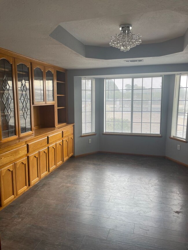 Building Photo - APPLE VALLEY DESERT KNOLLS 4 BDRM 3BTH 2483 SQFT