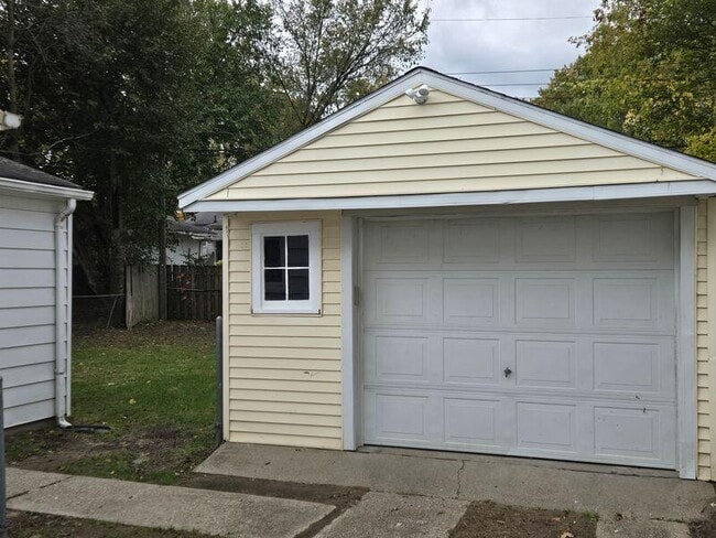 Building Photo - 584 Glenwood Ave