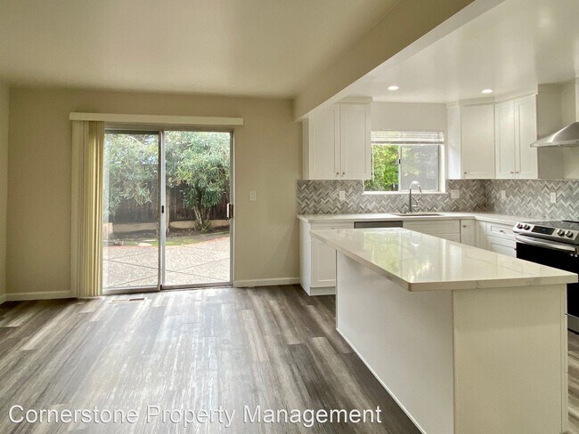 Building Photo - 4 br, 2.5 bath House - 884 Lusterleaf Dr