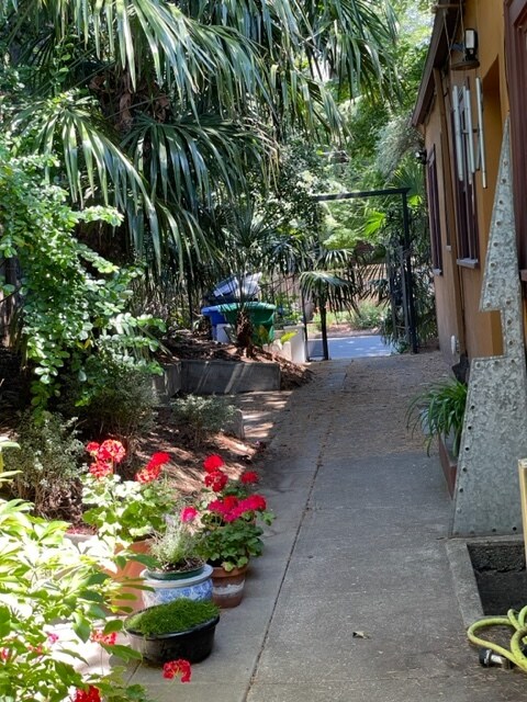 Foto del edificio - 833 NE Thompson St