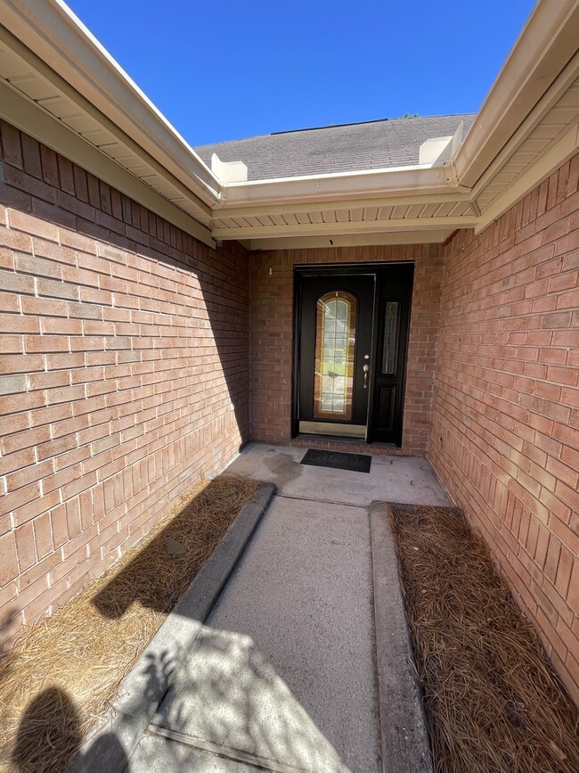 Building Photo - 126 Cross Creek Dr