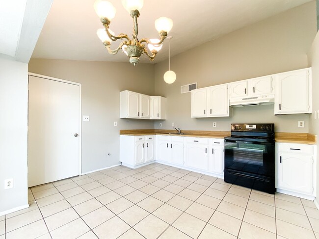 Building Photo - 3 Bedr/ 1 bath Beautiful Home in Hockley, TX