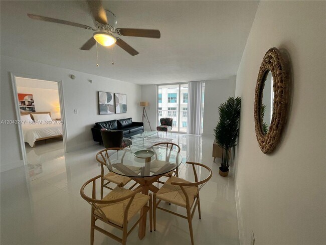 Foto del edificio - 1200 Brickell Bay Dr