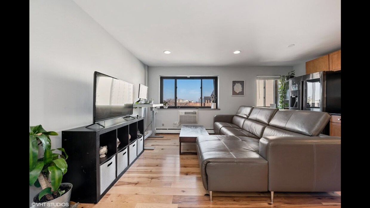 Foto principal - 607 W Wrightwood Ave