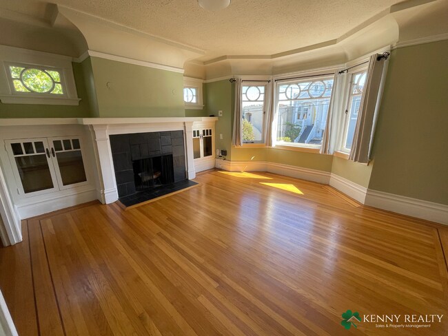 Foto del edificio - Spacious 2 Bedroom, 1 Bathroom Home in San...
