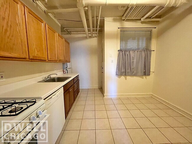 Foto del edificio - 2039 W Wellington Ave