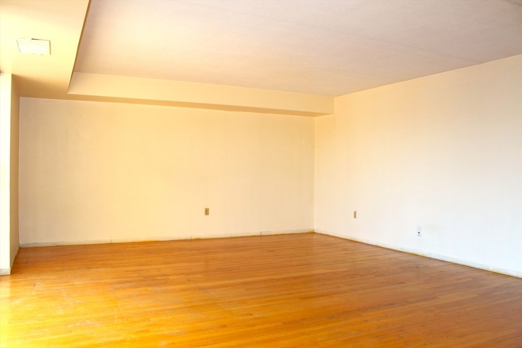 Primary Photo - 1243 Beacon St
