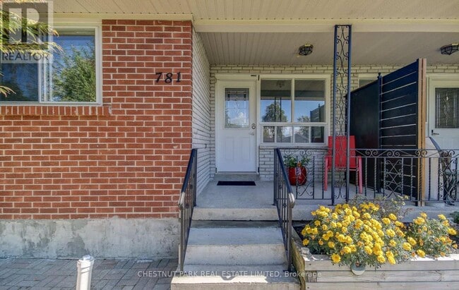 Photo du bâtiment - 781 Third Ave