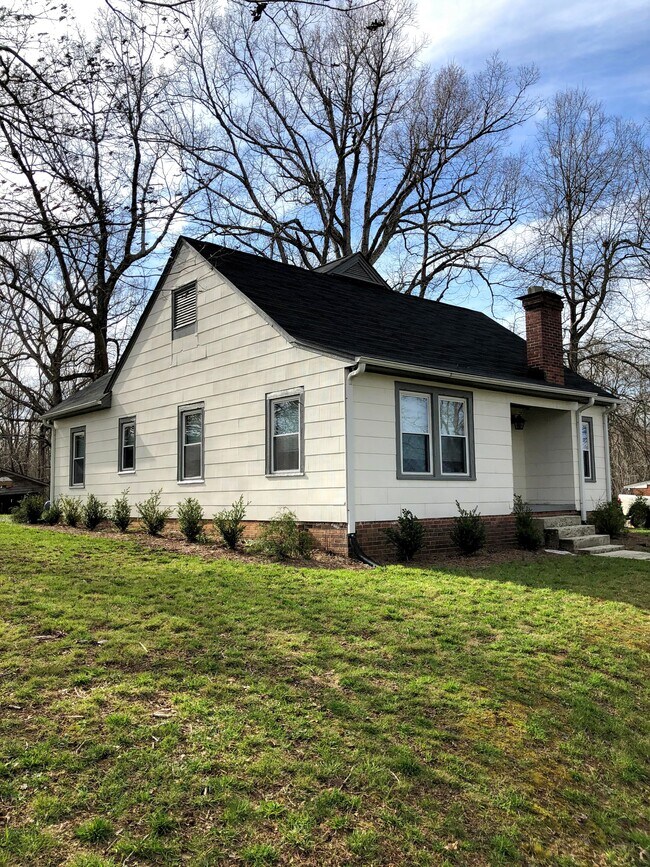 Foto del edificio - 3677 Old 421 Rd