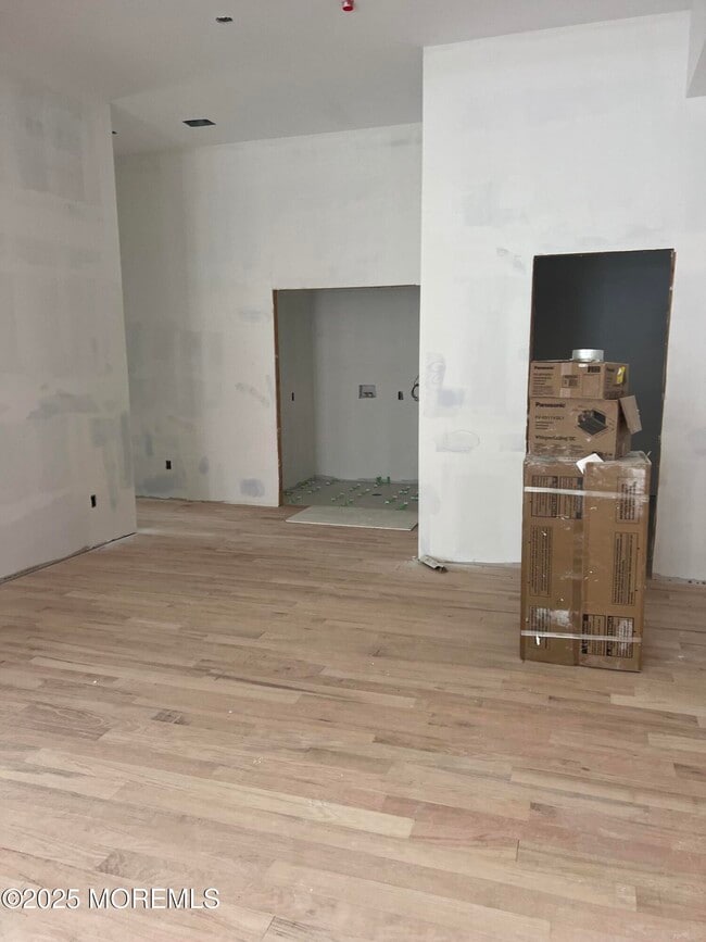 Building Photo - 42 Monmouth St