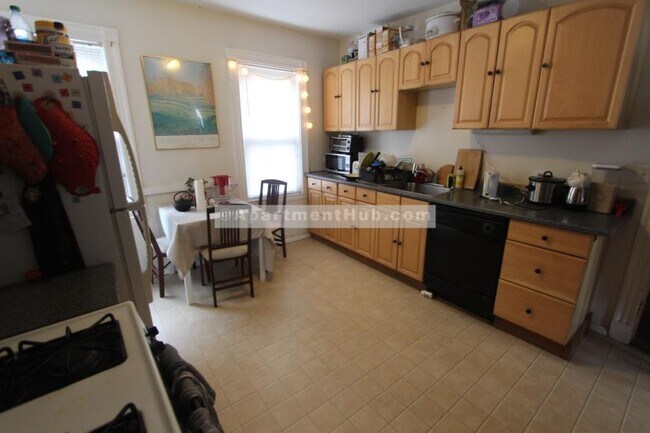Building Photo - 4.0 bedroom in Cambridge Massachusetts 02140