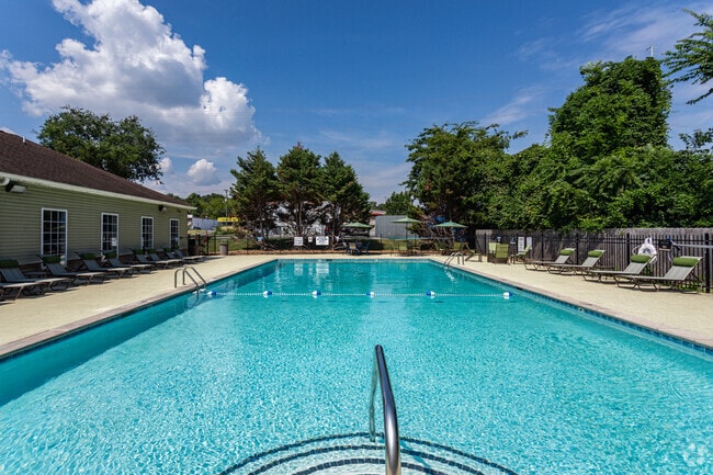Building Photo - Jackson Grove Apartment Homes