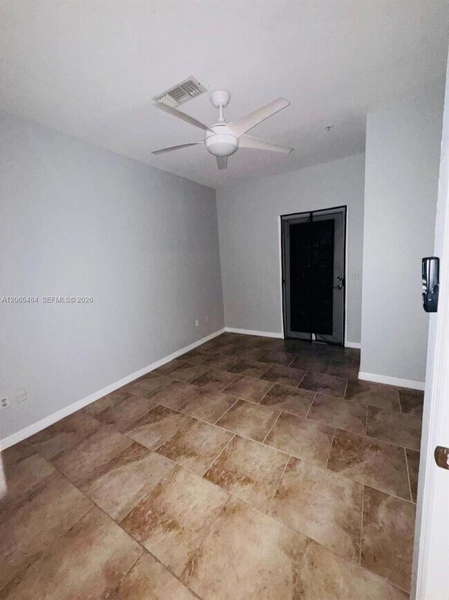 Foto del edificio - 860 N Orange Ave