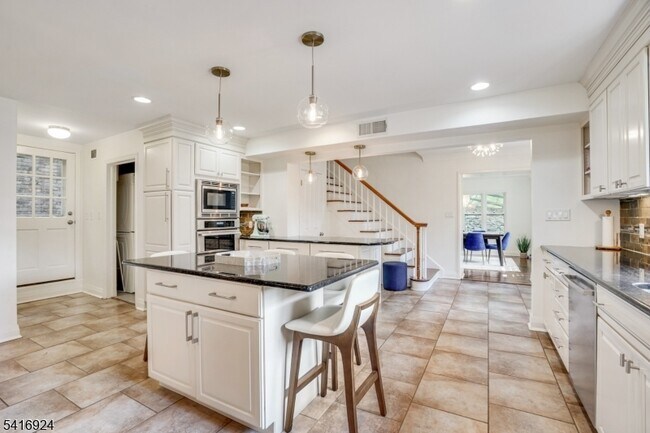 Building Photo - 304 Forest Dr S