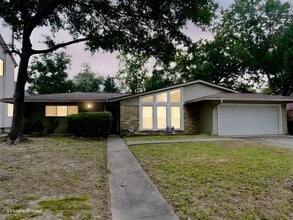 Building Photo - 1327 Moorhead Dr