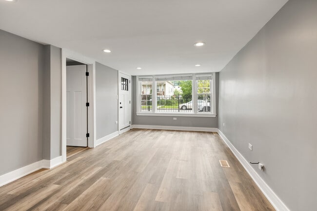 Building Photo - 4624 N Springfield Ave