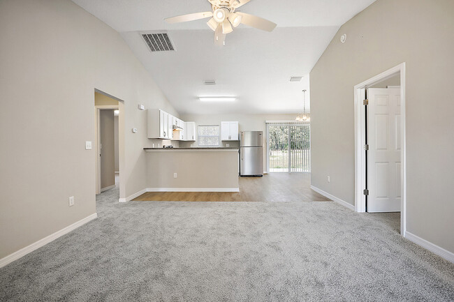 Foto del edificio - Beautifully Updated 3 Bedroom House