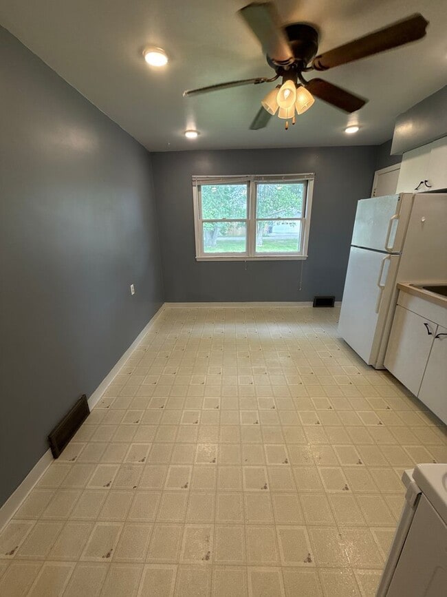 Building Photo - NSP-615/617