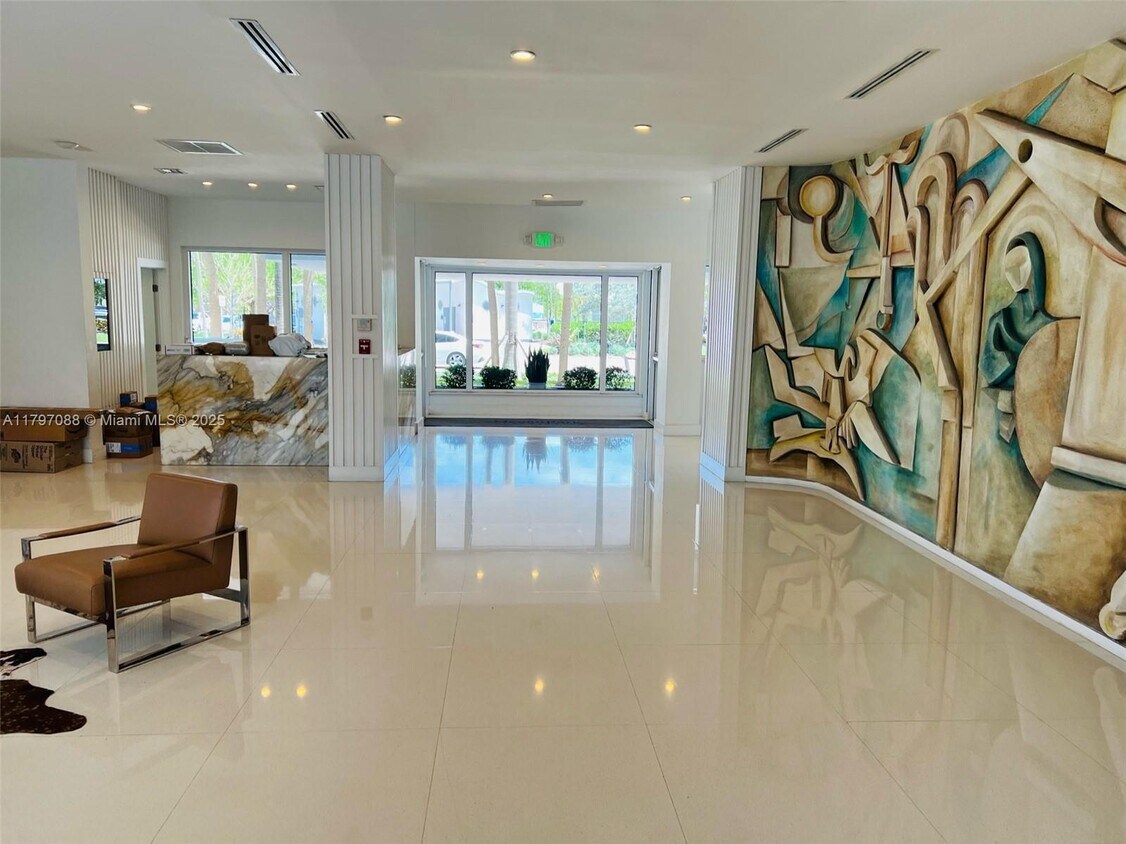 Foto principal - 6450 Collins Ave