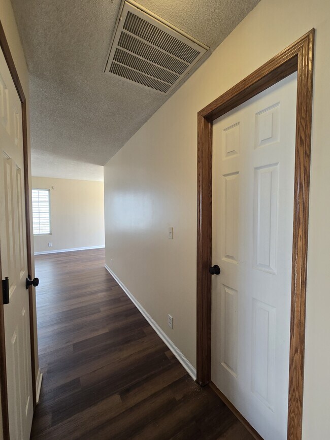 Building Photo - 4462 S Elizabeth Ave