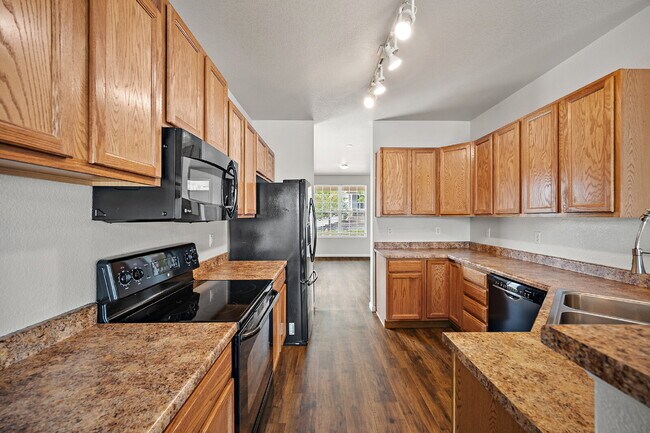 Building Photo - Spacious 4 Bedroom 4 Bathroom Corner Lot Home with Mountain Views.