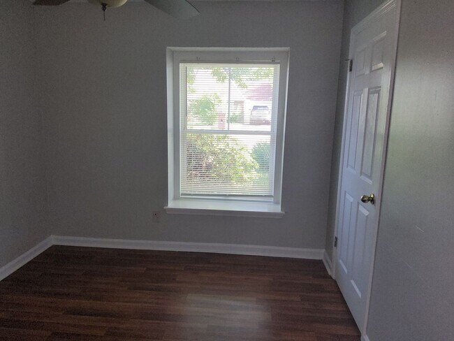 Foto del edificio - 7643 Ivy Hollow Dr