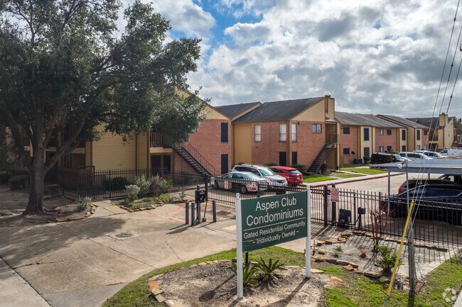 Entrada a la propiedad - Aspen Club Condominiums