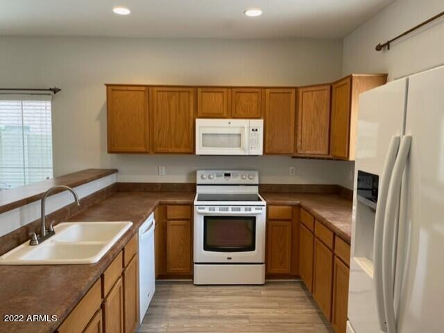 Building Photo - 553 E San Carlos Way