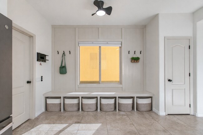 Foto del edificio - 8242 S Hidden Trail Ct