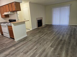 Building Photo - 7400 Bellerive Dr