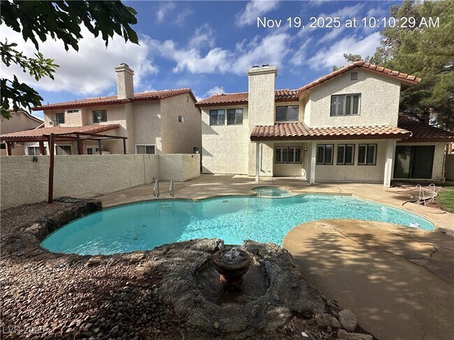 Foto del edificio - 398 Decareo Ct