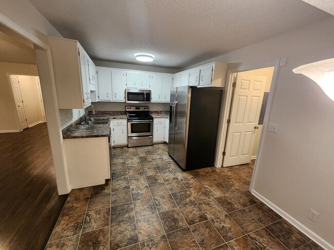 Building Photo - Cute Ranch Home Available Now