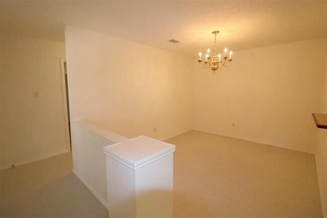 Building Photo - 2405 Idlewood Dr