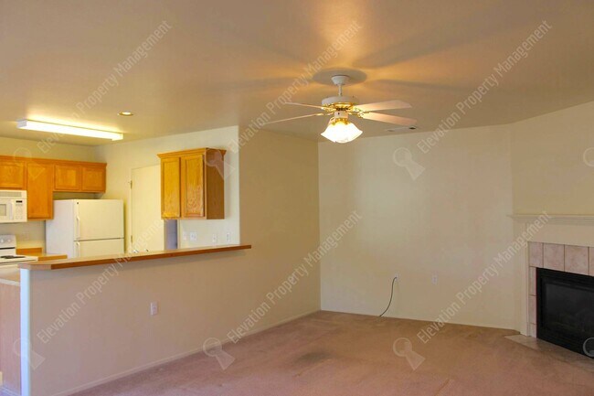 Foto del edificio - Great 2/2 BR Duplex near Pilot Butte